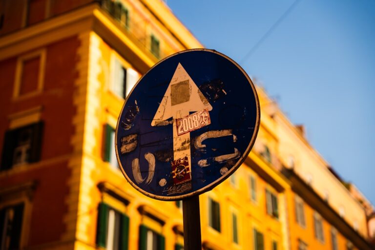 StrayLuxe’s Insider Secrets for Navigating Popular Tourist Spots