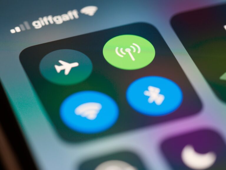 The Best Travel Apps to Enhance Your Journey with StrayLuxe